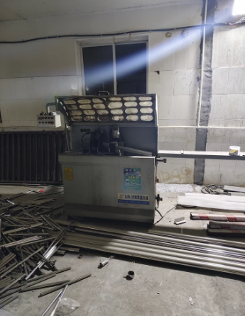 青岛地区个人处理数显精密双头锯 组角机等门窗加工设备