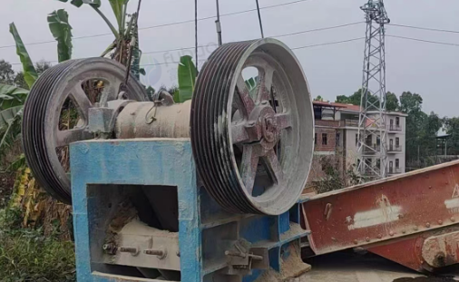 茂名地区处理69框架鄂破、振动给料机