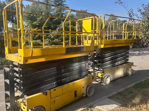 上海地区处理工地升降车两台