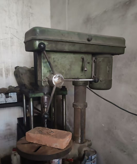 长治地区工厂处理机床（打孔机）、大型压力机50吨、一百吨的压力机、切割机、四柱液压机等