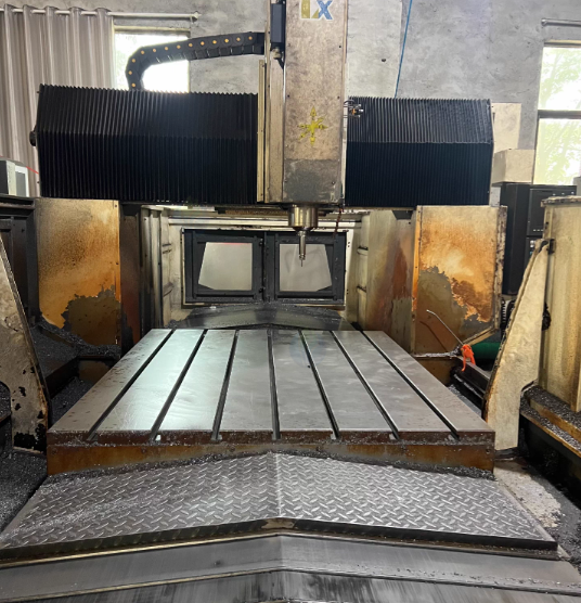 南通地区工厂处理SK1210数控加工中心1台、数控铣床1台