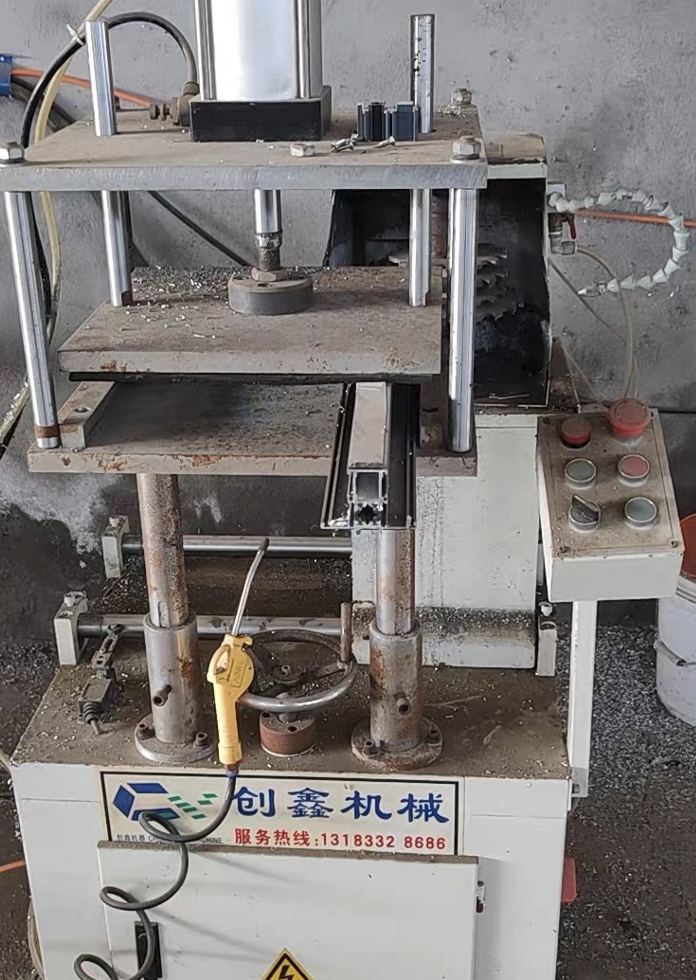 平顶山地区处理双头锯、组角机、气泵等门窗加工设备