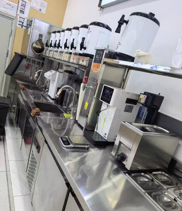 长春地区店铺处理操作台、制冰机、沙冰机、开水机、封口机、果糖机、电磁炉、茶桶、蒸汽机等奶茶店水吧设备一套
