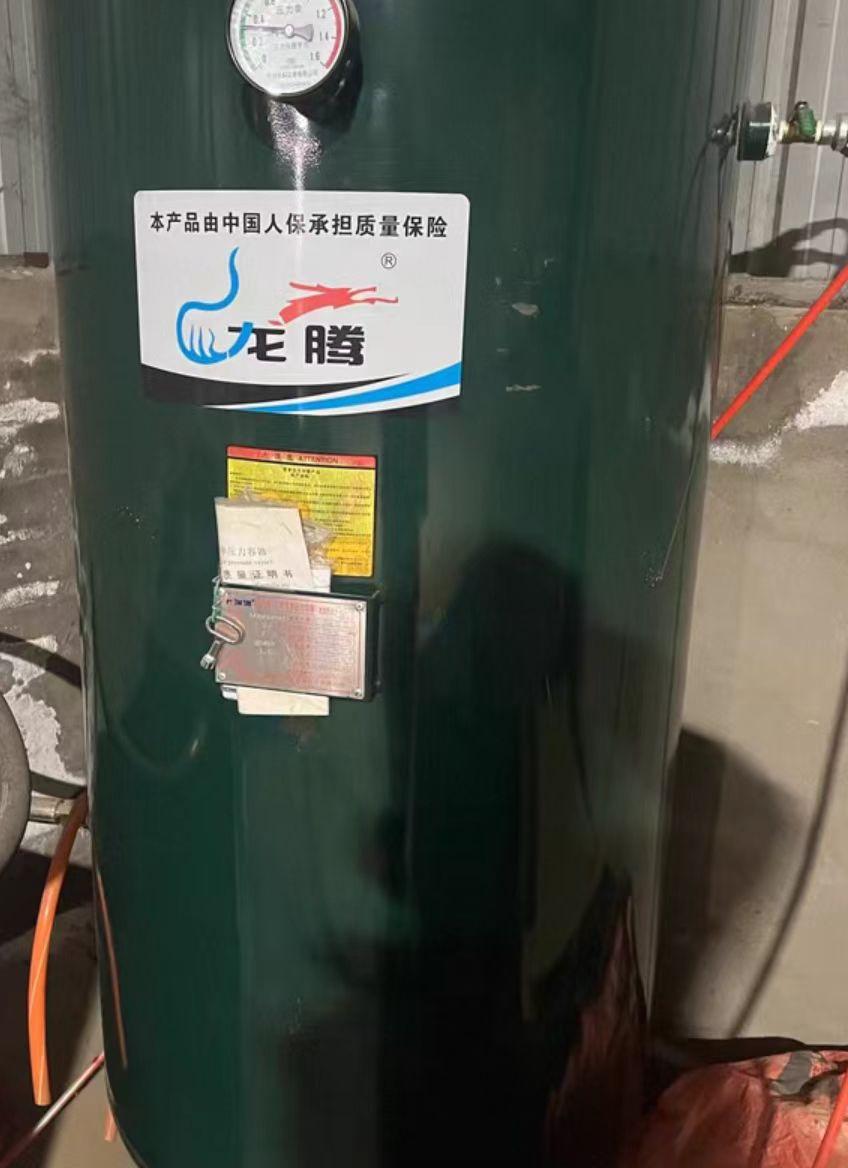 洛阳地区处理全自动灌装机带冷水机、永磁变频空压机、储气罐等