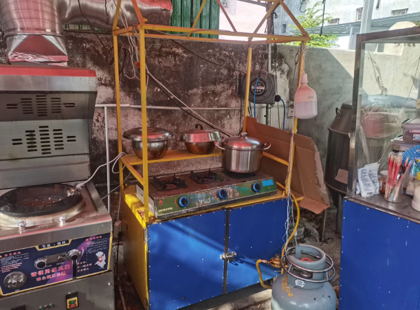 三亚地区处理厨房设备一批