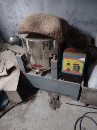 临沂地区油坊处理液压榨油机 磨糁机 脱壳机 导热油锅 油桶