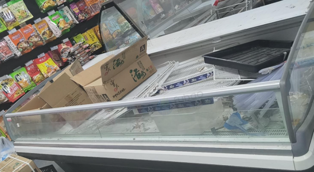 重庆地区超市处理货架、鱼缸、生鲜柜、凉菜柜、散称糖柜等设备