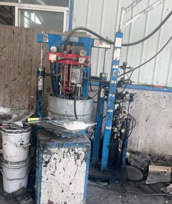 长沙地区处理玻璃清洗夹胶打胶设备、螺杆式压缩机、3湘电大功率空压机、空调扬子鳄1.5等设备