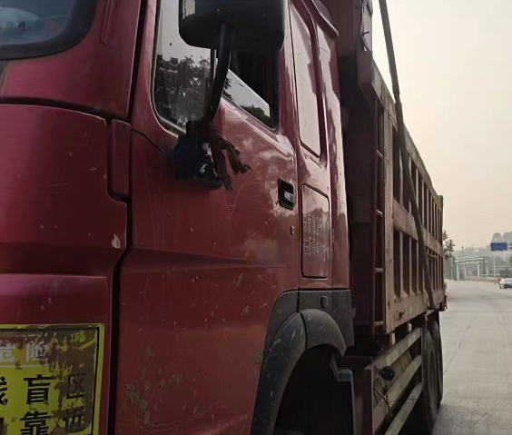绵阳地区处理中国重汽豪沃后八轮自卸车