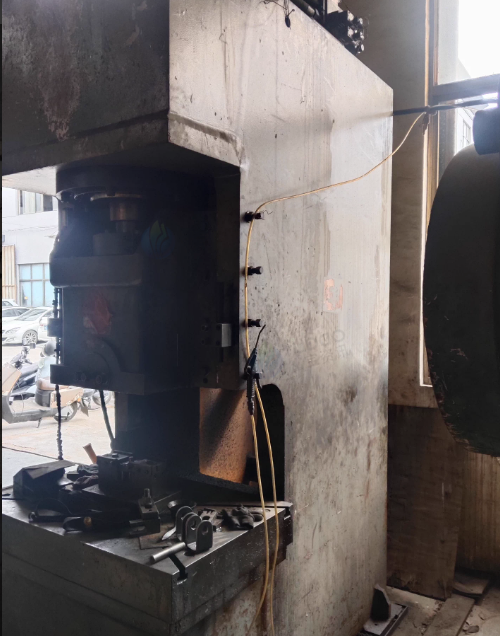 无锡地区工厂处理160吨油压冲床