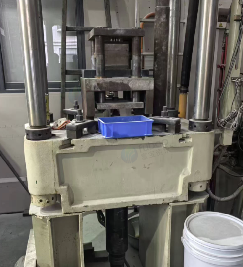 上海地区工厂处理高温炉1台、100T液压机1台