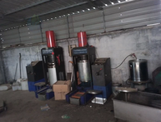 临沂地区油坊处理液压榨油机 磨糁机 脱壳机 导热油锅 油桶