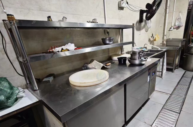 重庆地区店铺处理货架、冰箱、卧式冰柜、展示柜、猛火灶、切片机、中央空调等