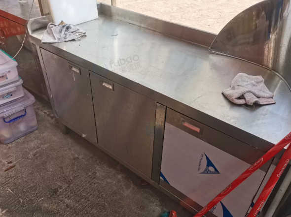 三亚地区处理厨房设备一批