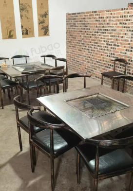 丽江地区店铺处理餐具、烧烤桌椅、冰箱等