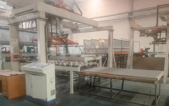 廊坊地区处理三聚氰胺饰面板自动线压机
