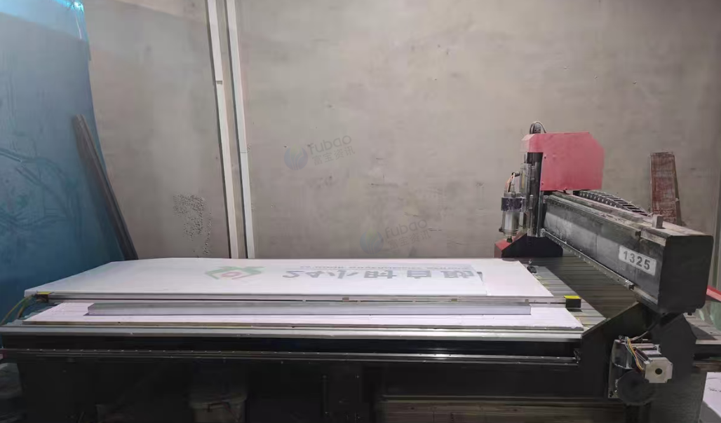 长治地区处理雕刻机、锐杰五代爱普生双头写真机、全自动覆膜机等设备