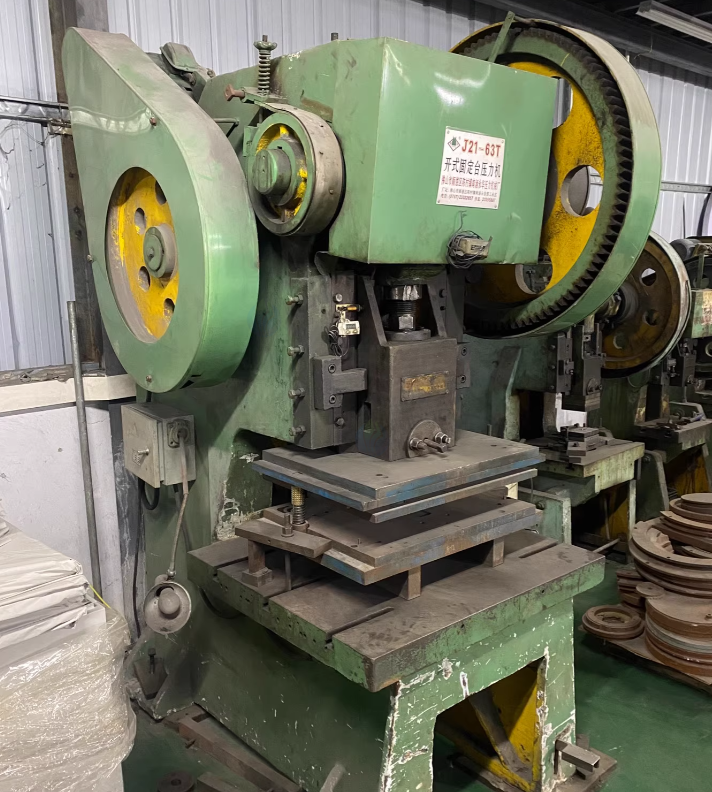 江门地区工厂处理机床设备数台