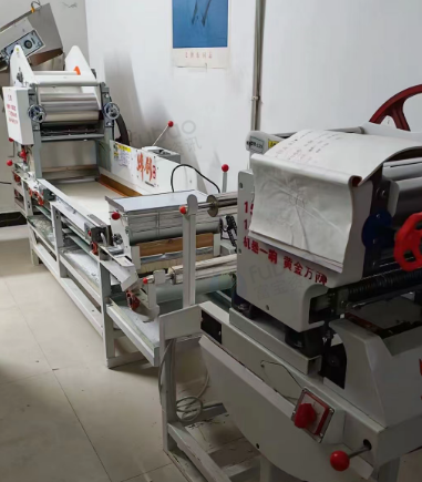 平顶山地区处理上料机、5.5千瓦电机、压面机等