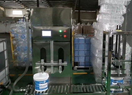 武汉地区处理防冻液半自动灌装压盖一体机