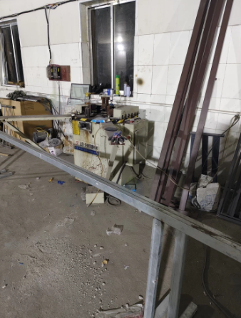 青岛地区个人处理数显精密双头锯 组角机等门窗加工设备