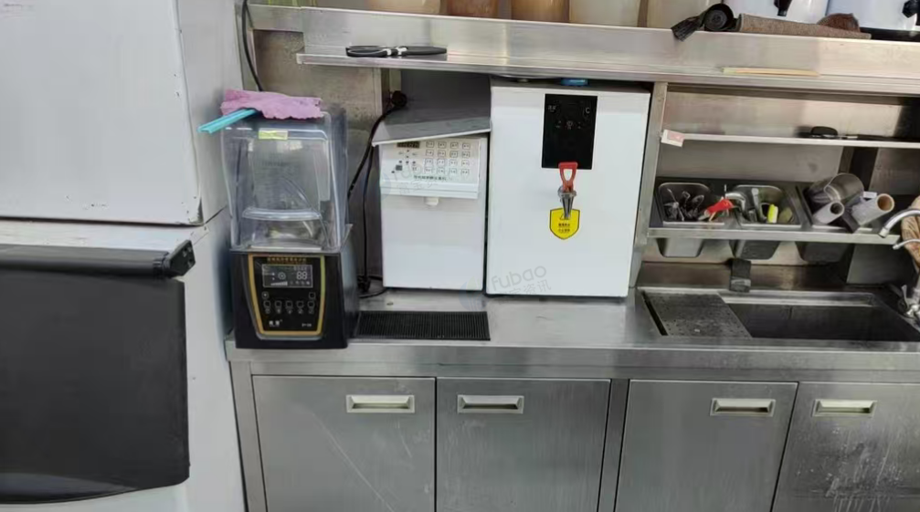 长沙地区店铺处理制冰机、水吧台、破壁机、开水机等设备