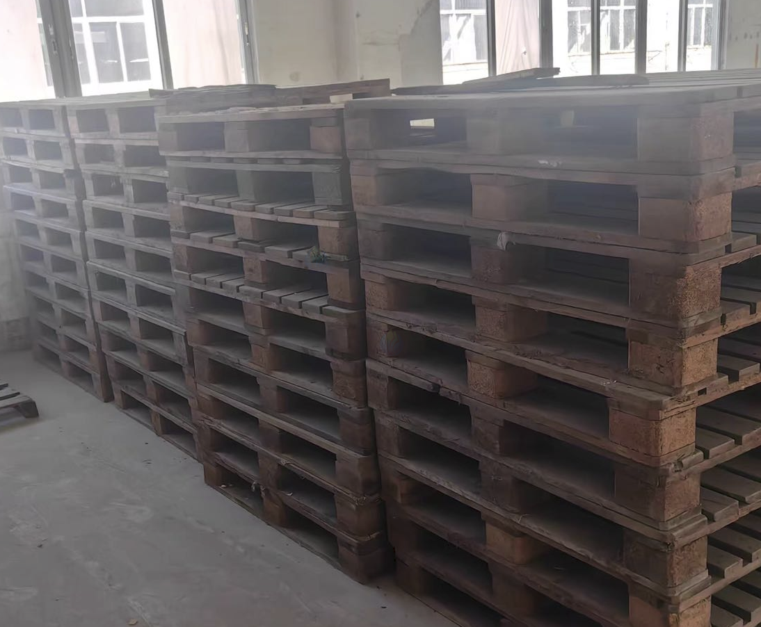 汕头地区处理100多块木质卡板