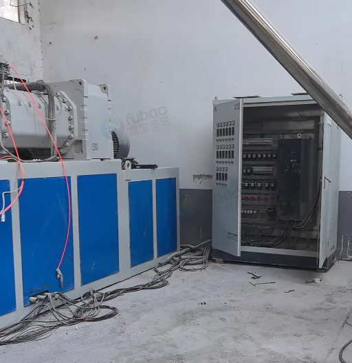 苏州地区工厂处理110地板挤出生产线