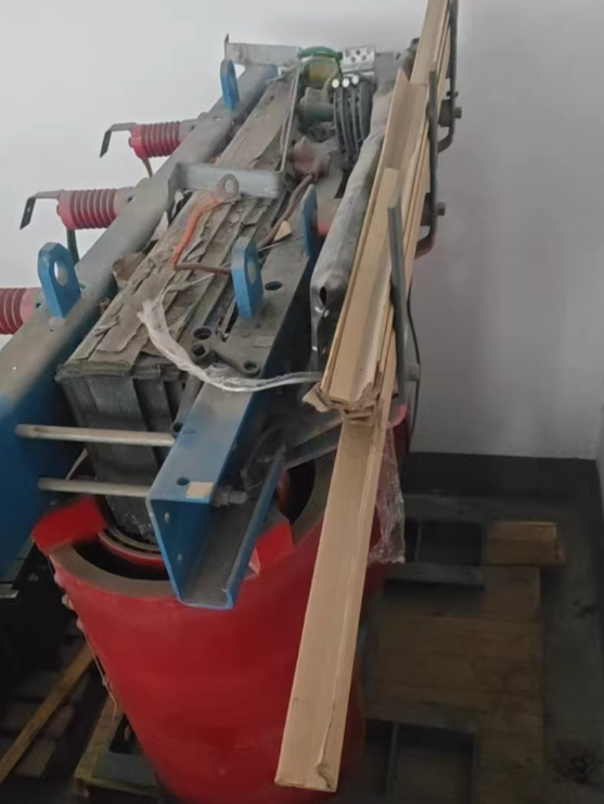 东莞地区工厂处理水冷空调8台、500KW变压器1台