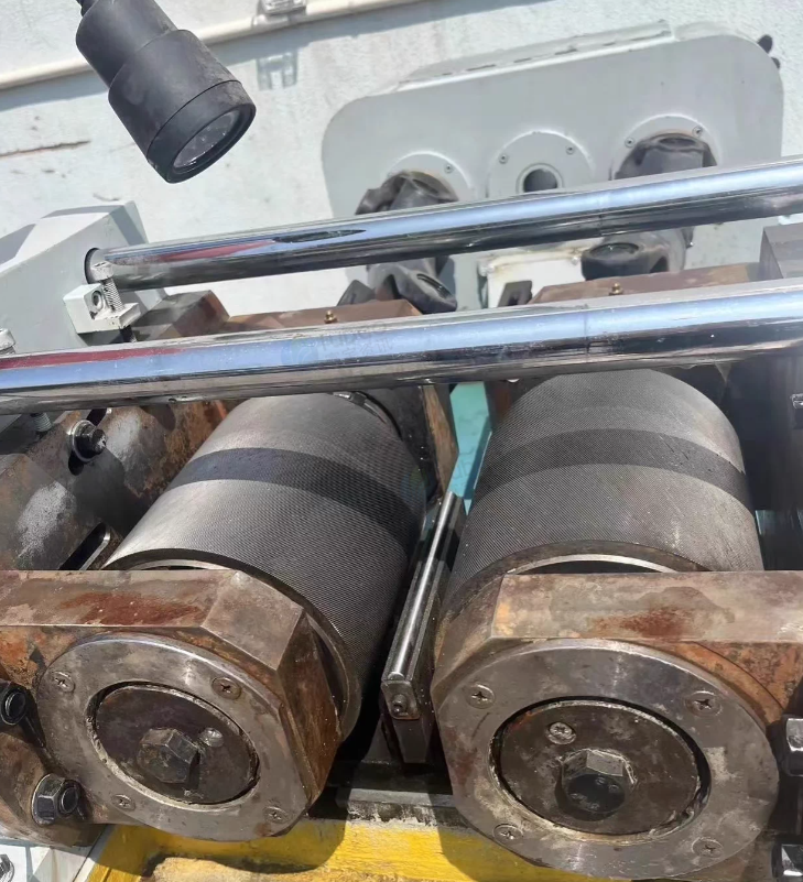 乌鲁木齐地区工厂处理Z28-40滚丝机4台