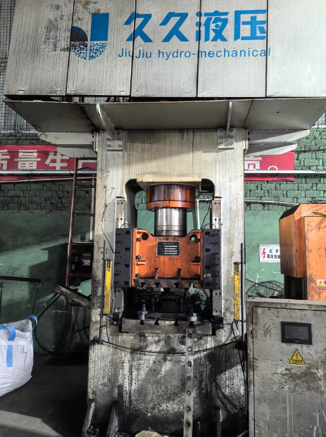 嘉兴地区处理300吨液压机+三合一自动送料机