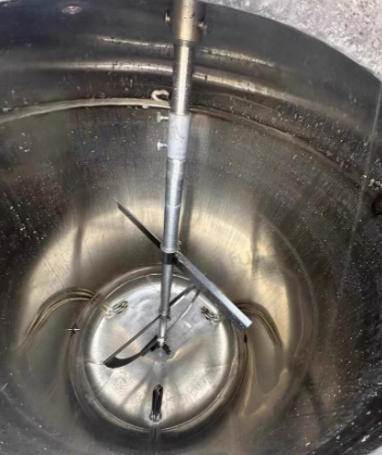 潍坊地区处理1.5吨 2吨搪瓷反应釜 2台500L搅拌罐