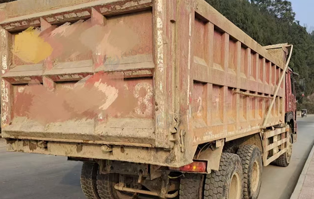 绵阳地区处理中国重汽豪沃后八轮自卸车