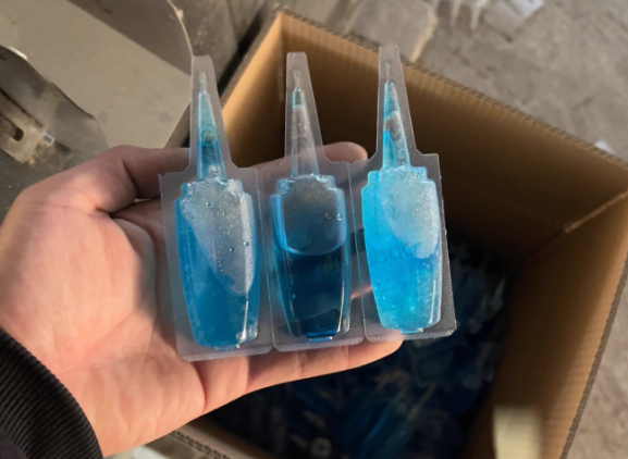 宿迁地区工厂处理数显控温连续薄膜封口机5台、转盘式圆瓶自动灌装机等设备