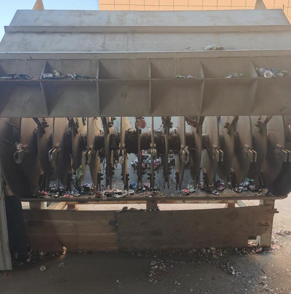 许昌地区处理2.6米拆包机、1200型号易拉罐压扁机、5米磁选输送机