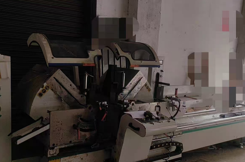 长沙地区工厂处理双头锯、钻铣中心等门窗加工设备一套