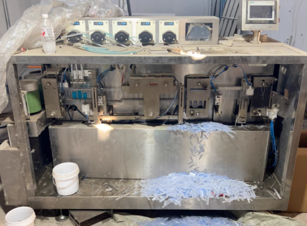 宿迁地区工厂处理数显控温连续薄膜封口机5台、转盘式圆瓶自动灌装机等设备