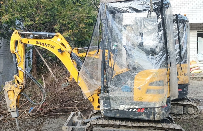桂林地区个人处理2台挖掘机