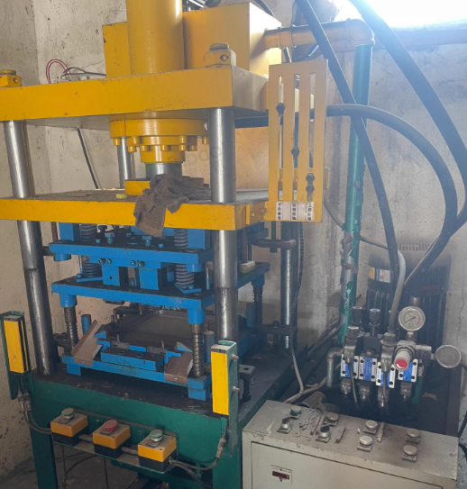 徐州地区工厂处理30T铝扣板冲压机