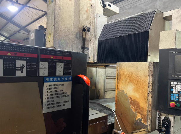 南通地区工厂处理SK1210数控加工中心1台、数控铣床1台