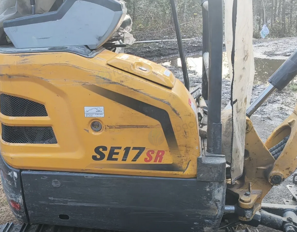 桂林地区个人处理2台挖掘机