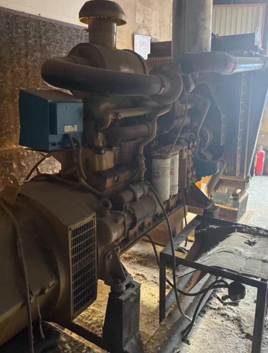 通辽地区工厂关闭处理化工塑料桶、D400S4K柴油发电机组、全自动打包机、250kw交流同步发电机