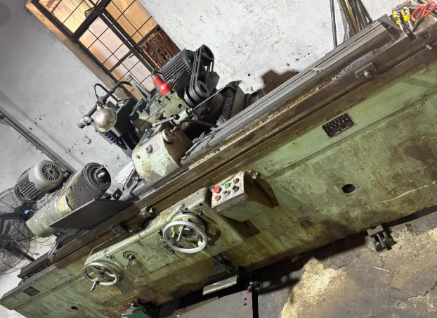 南通地区工厂处理M1432A上海机床万能外圆磨床1台、上海机床长度1米磨床1台