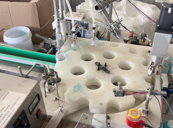 宿迁地区工厂处理数显控温连续薄膜封口机5台、转盘式圆瓶自动灌装机等设备