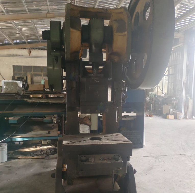 镇江地区工厂处理冲床3台、折弯机1台