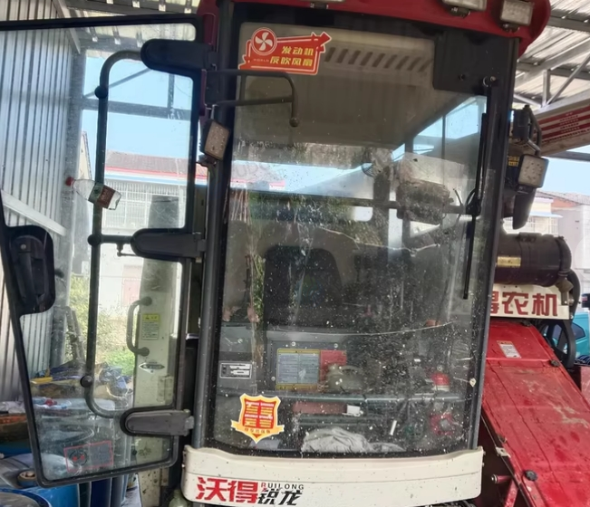 潜江地区处理沃得尊享增强版4LZ-8.0EZ履带自走联合收割机