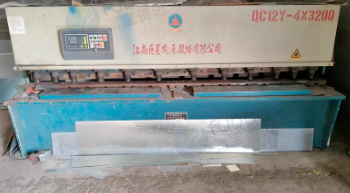 威海地区工厂处理2台液压板料折弯机 1台液压剪板机