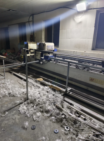 青岛地区个人处理数显精密双头锯 组角机等门窗加工设备