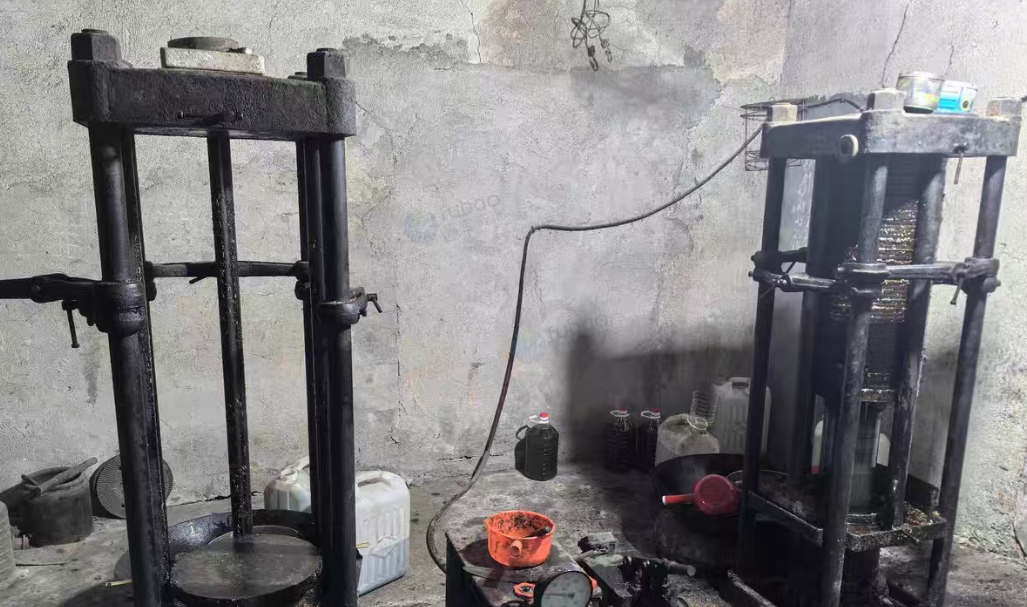 株洲地区个人闲置处理老式立式榨油机、粉碎磨片机全套