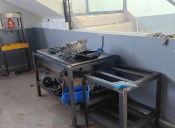 拉萨地区处理龙门举升机 洗车机 工位桌 货架 拆胎机 空压机 大梁校正仪 四轮定位仪 储气罐 工具车等汽修厂整体设备